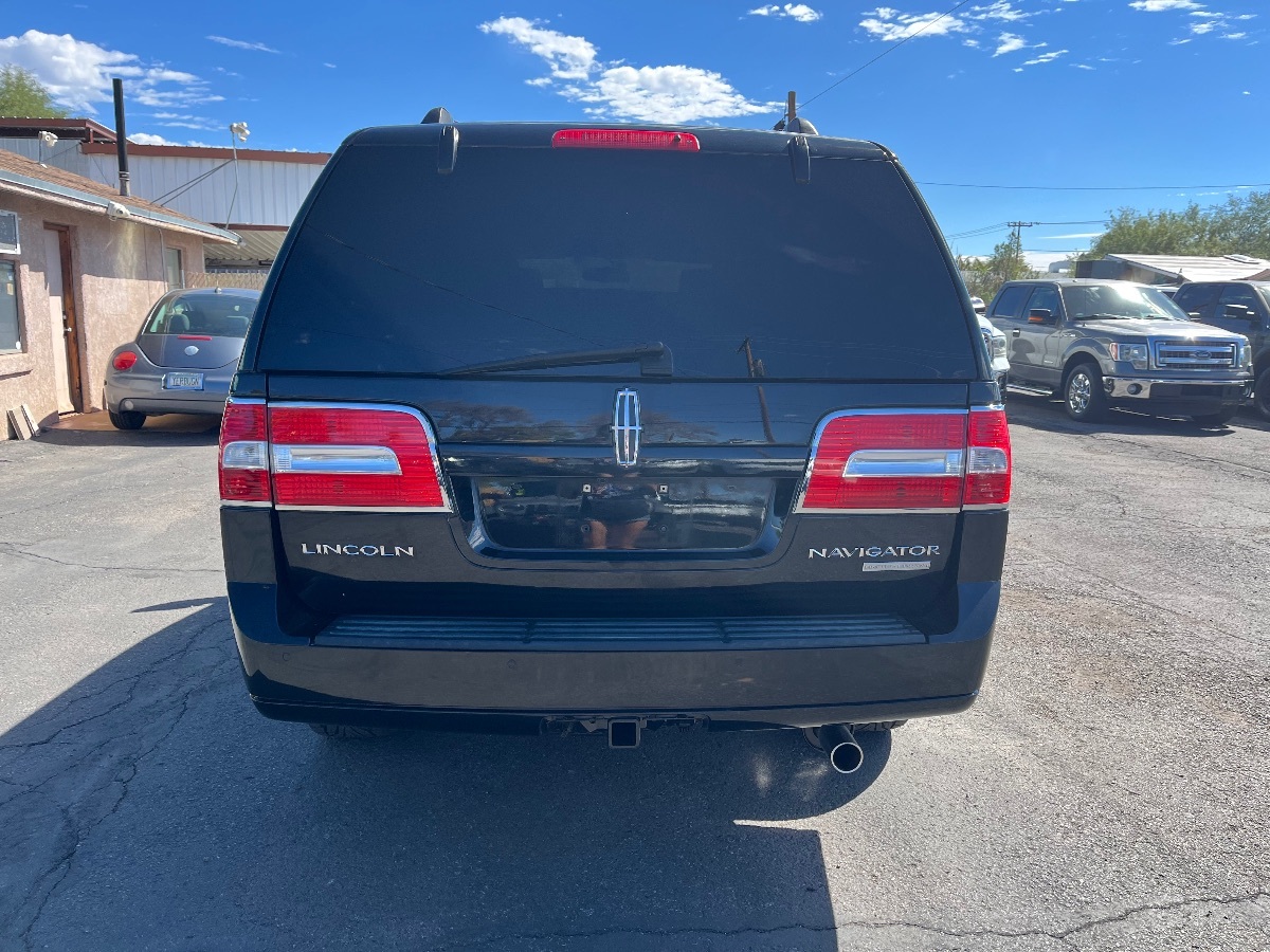 2011 Lincoln Navigator photo 5
