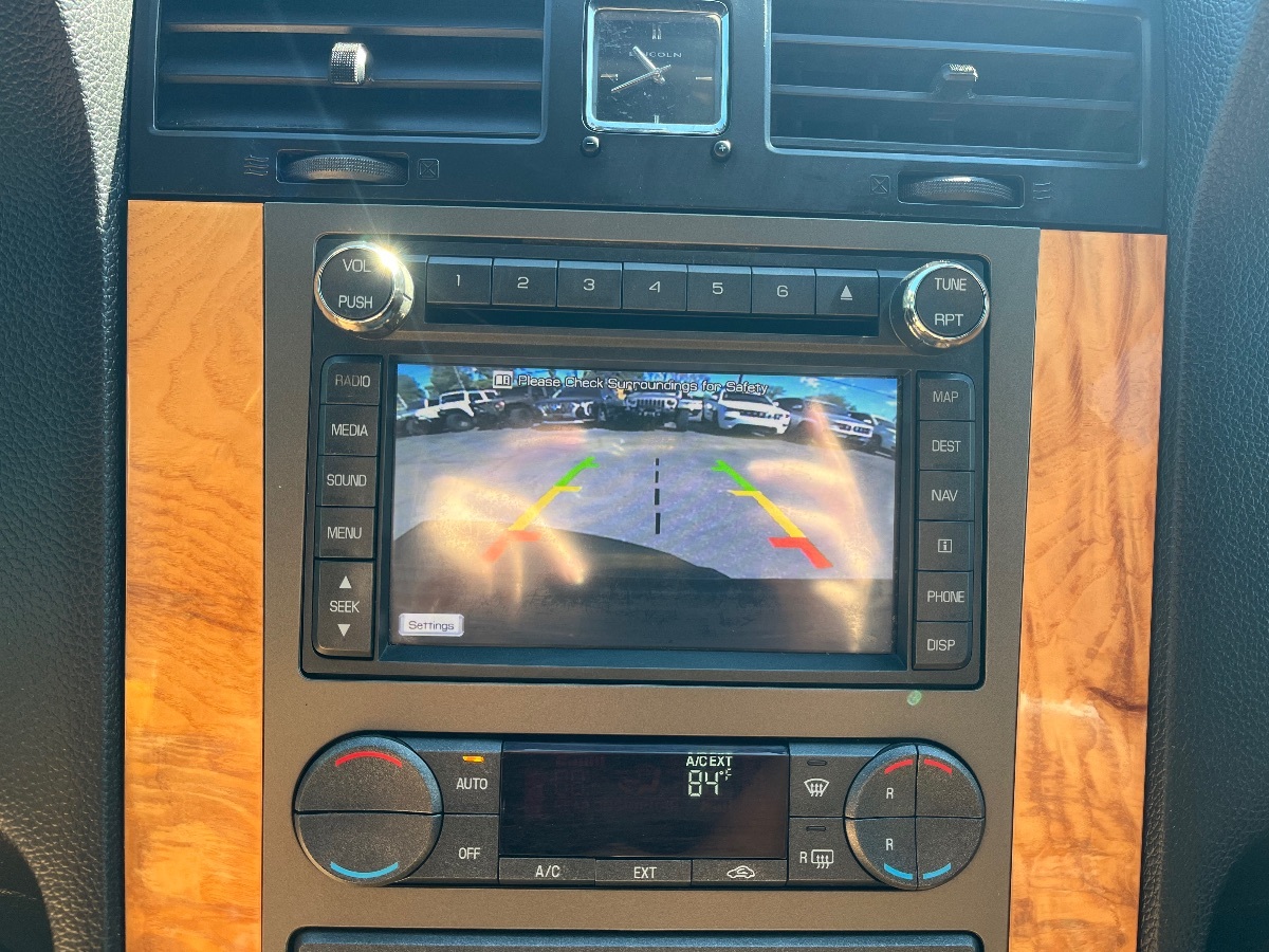 2011 Lincoln Navigator photo 13