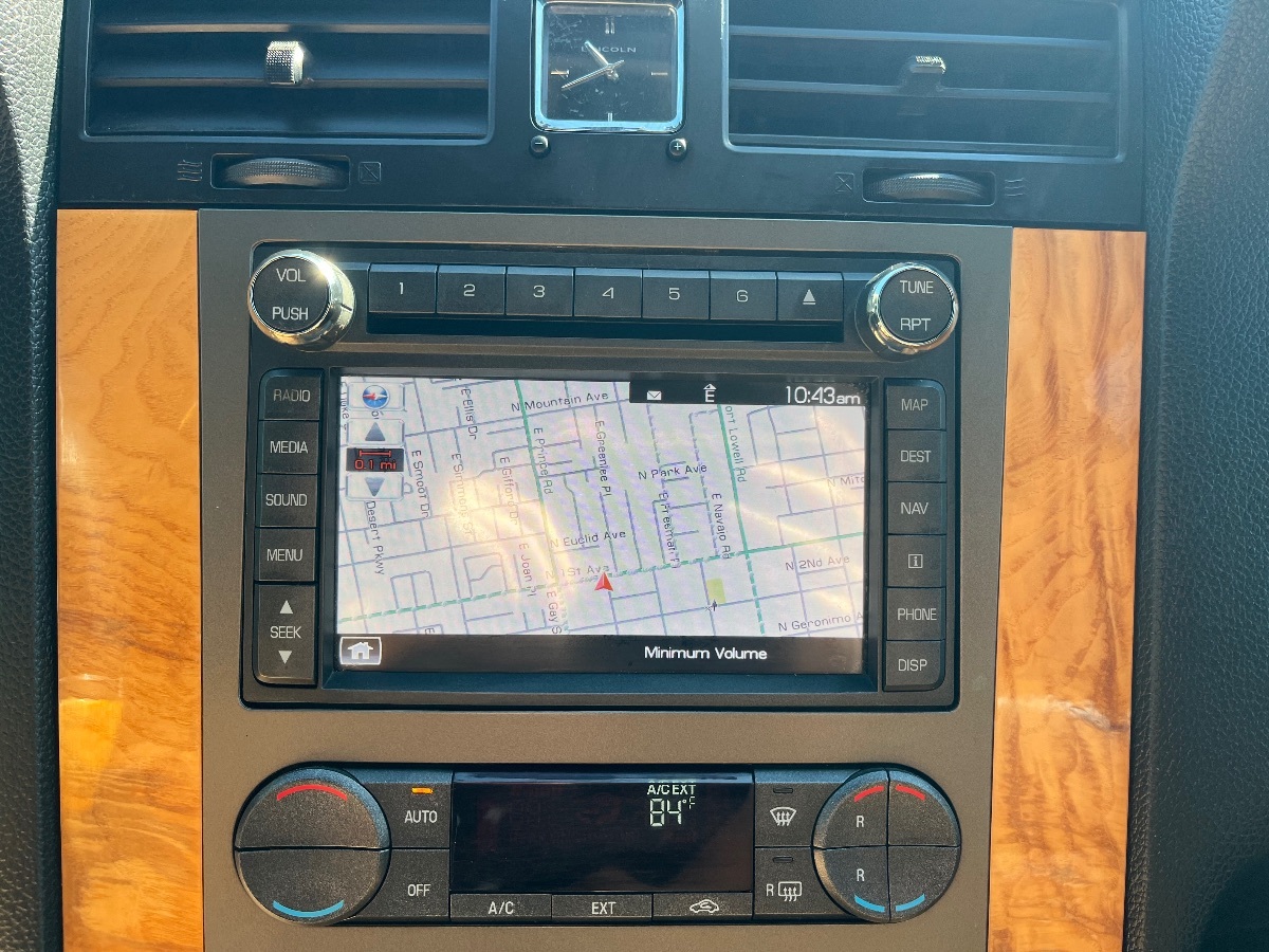 2011 Lincoln Navigator photo 14