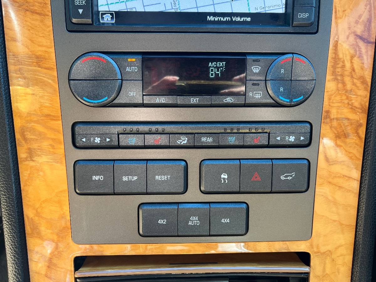 2011 Lincoln Navigator photo 15