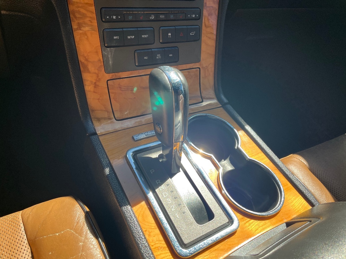 2011 Lincoln Navigator photo 16