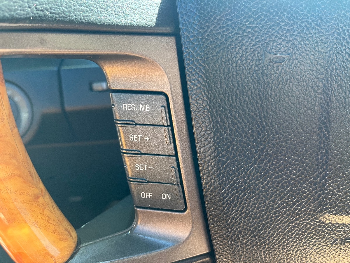 2011 Lincoln Navigator photo 18