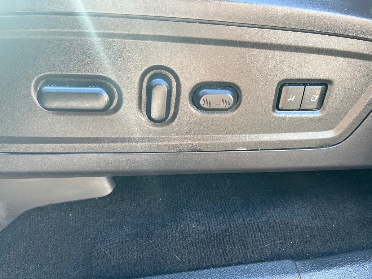 2011 Lincoln Navigator photo 26