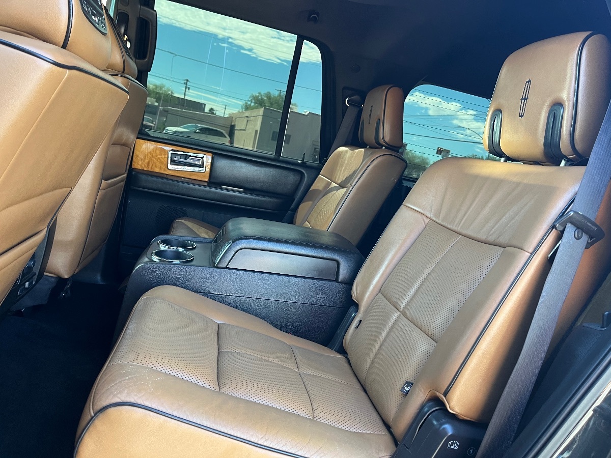 2011 Lincoln Navigator photo 28