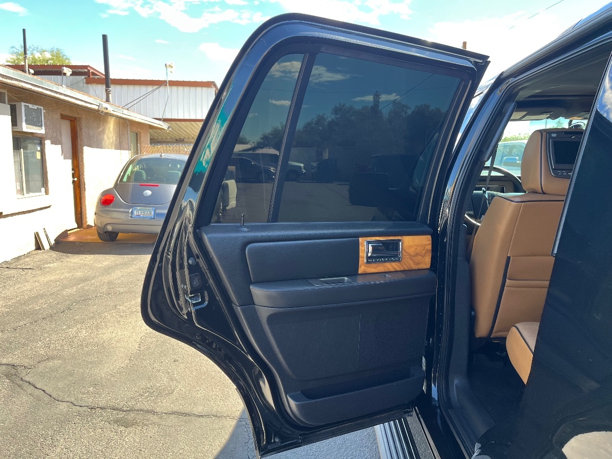 2011 Lincoln Navigator photo 30