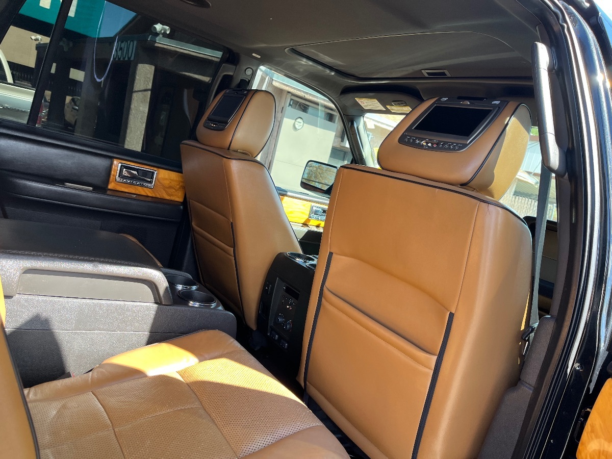 2011 Lincoln Navigator photo 32