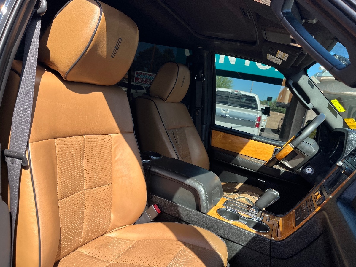 2011 Lincoln Navigator photo 35