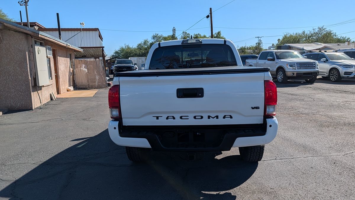 2017 Toyota Tacoma SR5 TRD Sport photo 4