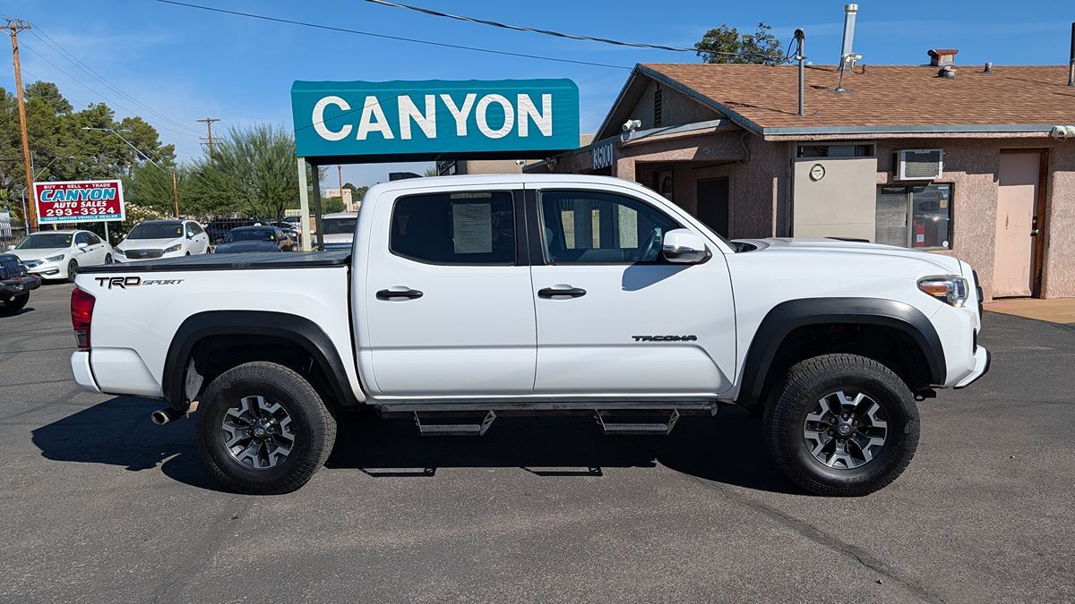2017 Toyota Tacoma SR5 TRD Sport photo 2