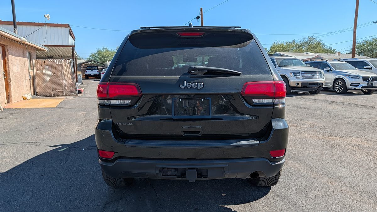 2016 Jeep Grand Cherokee Laredo photo 3