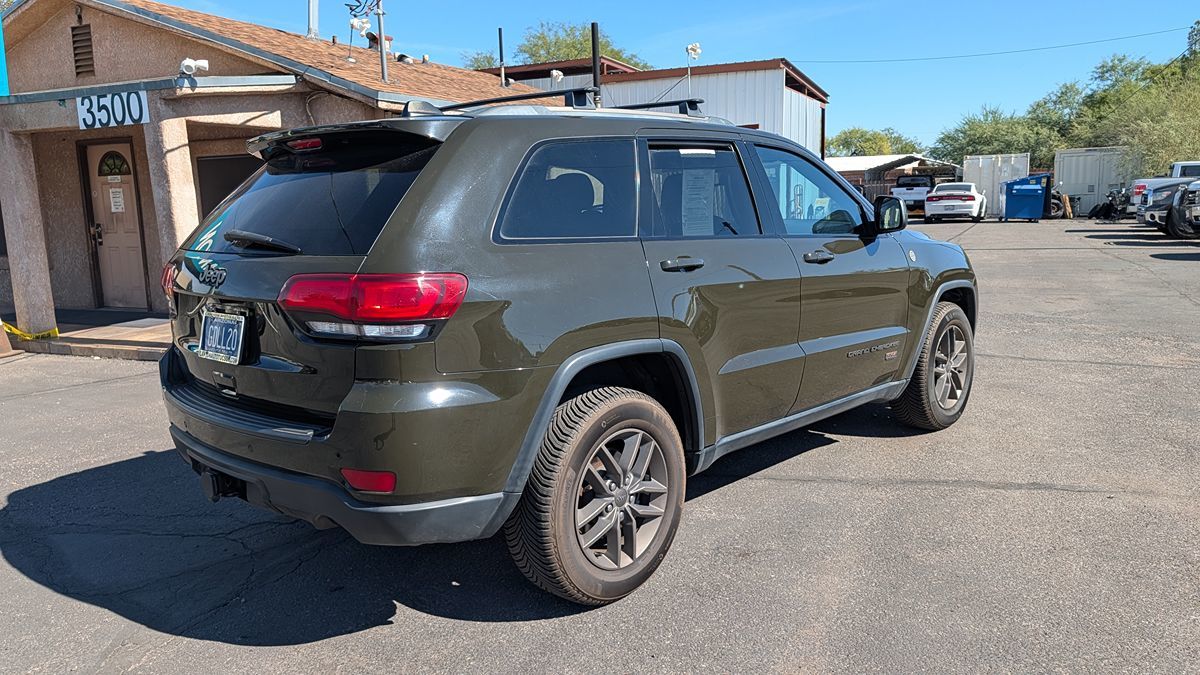 2016 Jeep Grand Cherokee Laredo photo 2