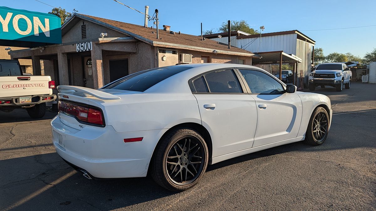 2012 Dodge Charger R/T Max photo 3