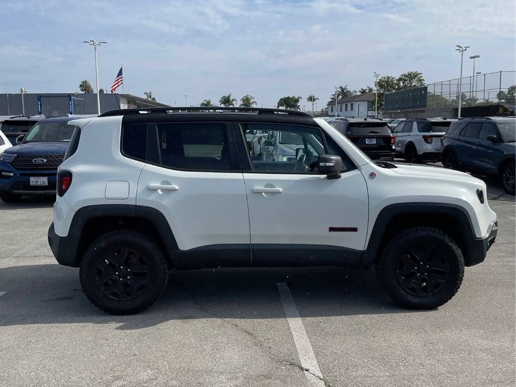 2018 Jeep Renegade Trailhawk photo 2