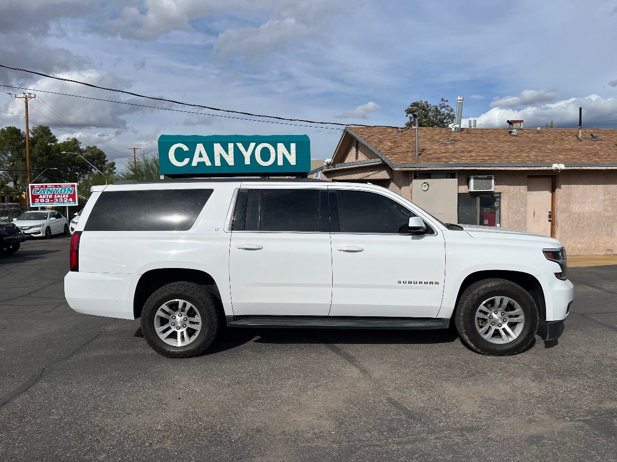 2017 Chevrolet Suburban LT photo 2