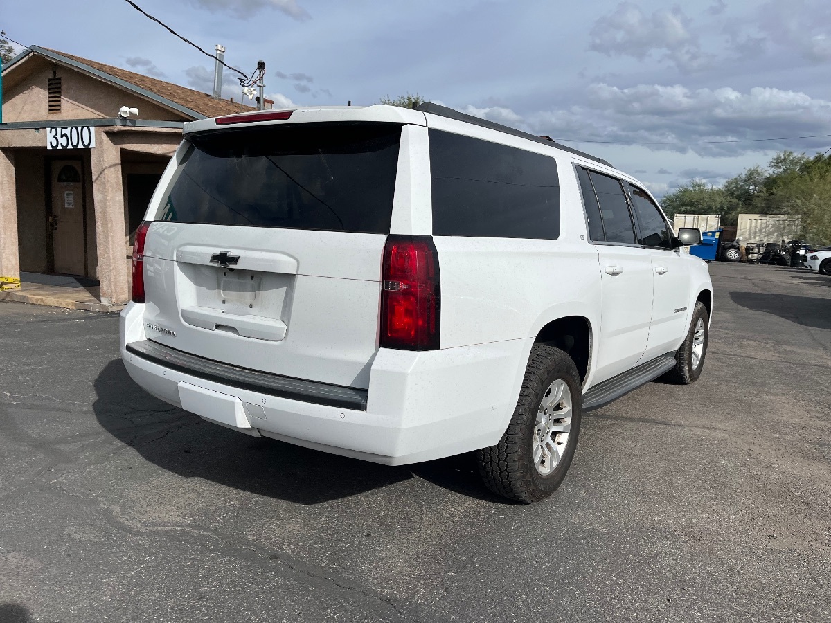 2017 Chevrolet Suburban LT photo 3