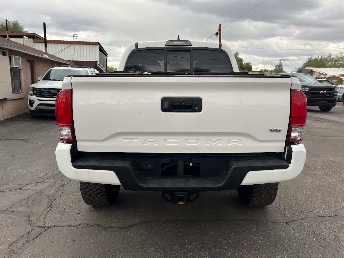 2016 Toyota Tacoma TRD Sport photo 4