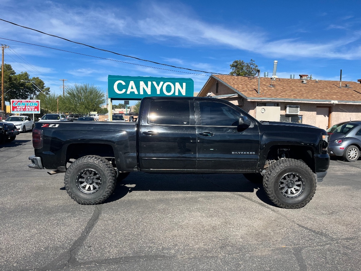 2018 Chevrolet Silverado 1500 LT photo 2