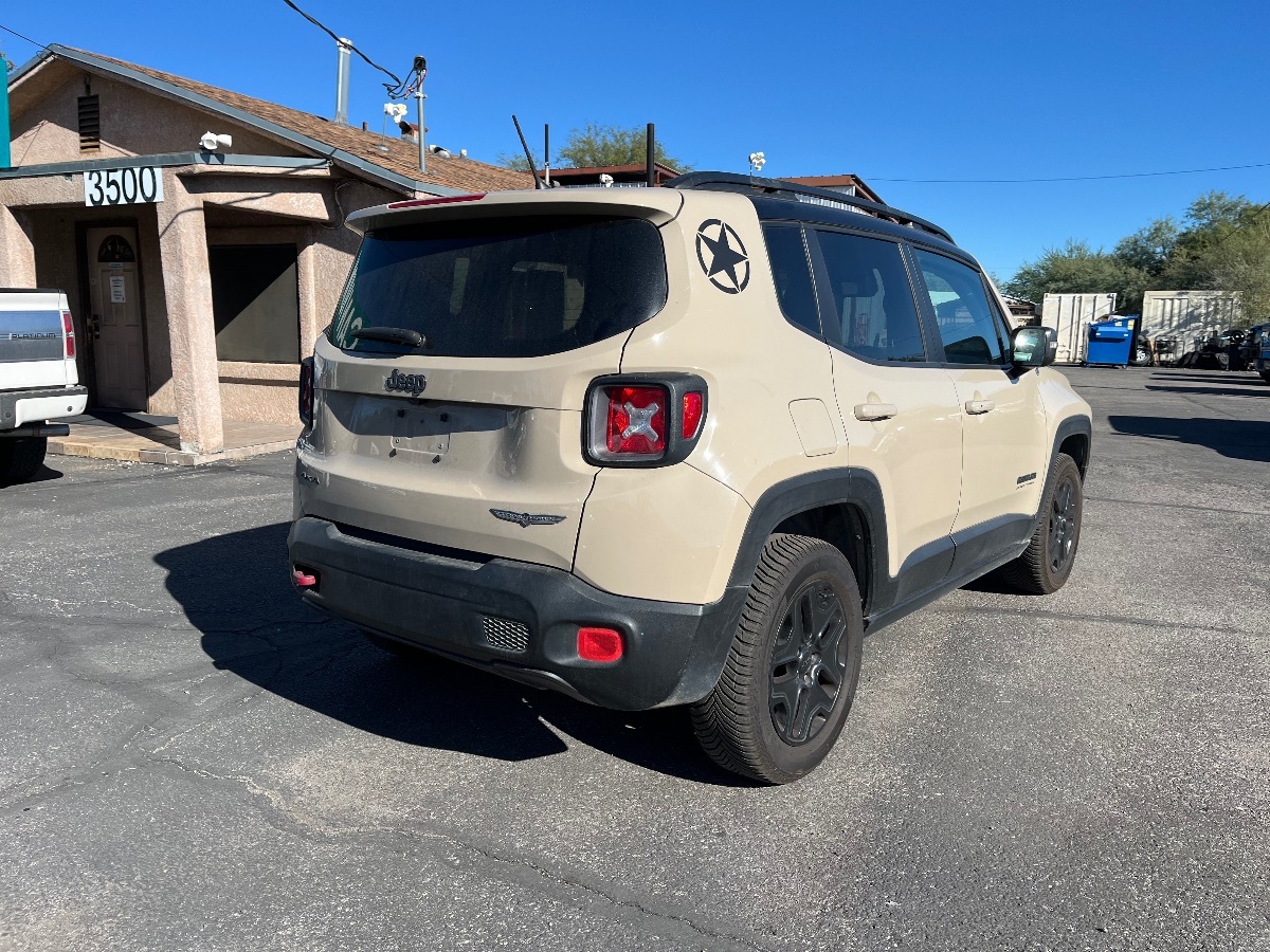 2017 Jeep Renegade Trailhawk photo 3