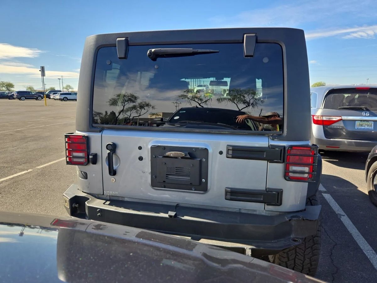 2014 Jeep Wrangler Unlimited Rubicon photo 3