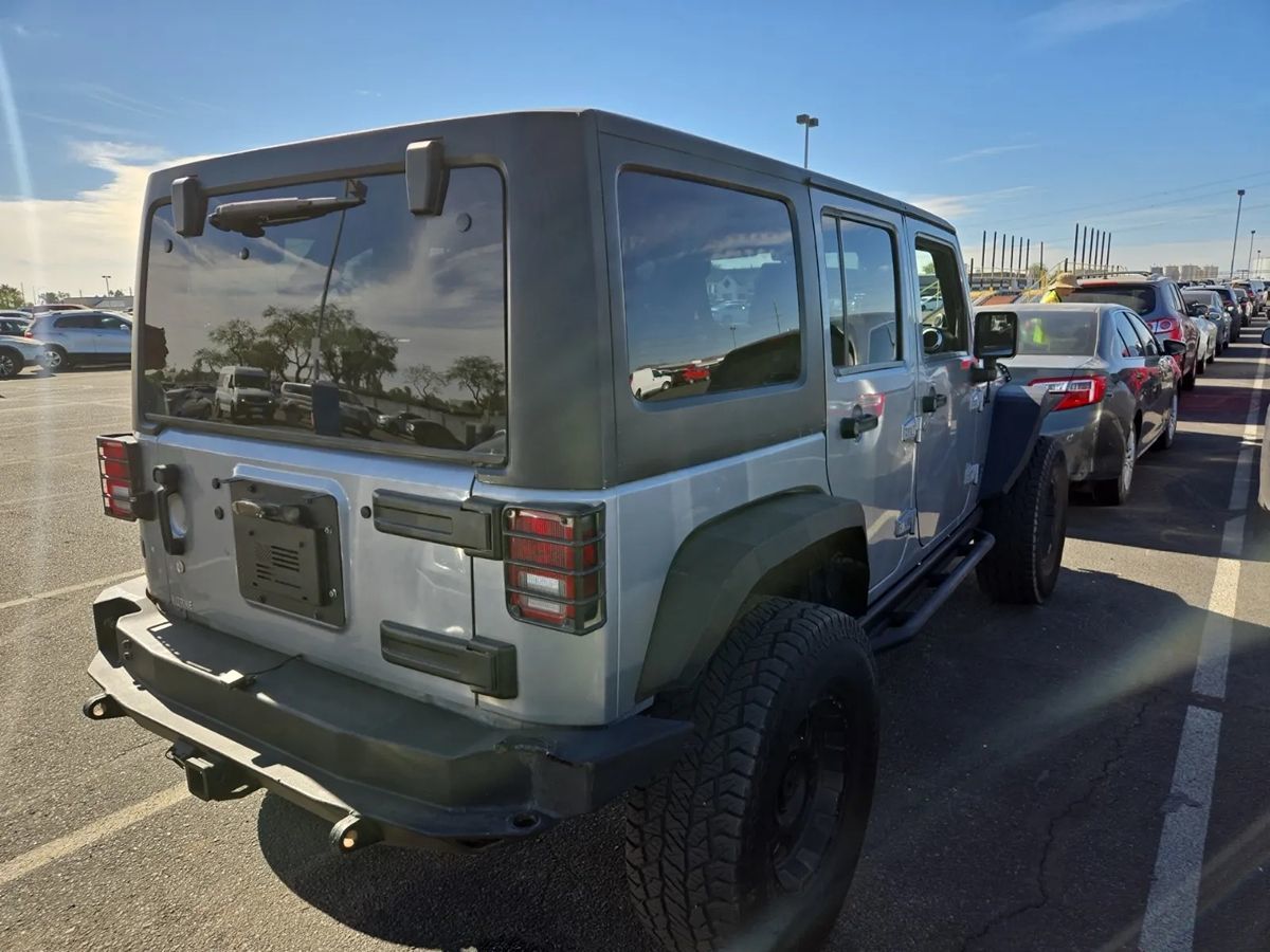 2014 Jeep Wrangler Unlimited Rubicon photo 4