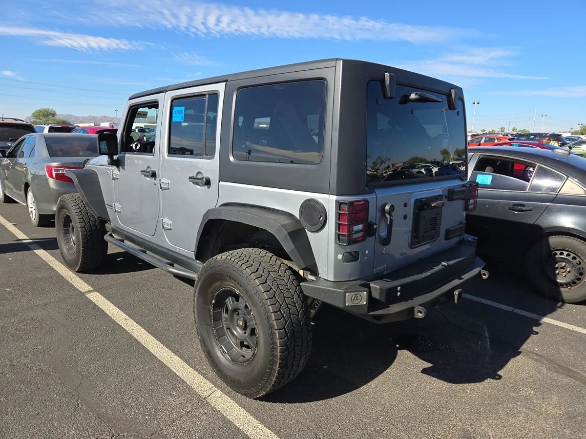 2014 Jeep Wrangler Unlimited Rubicon photo 2