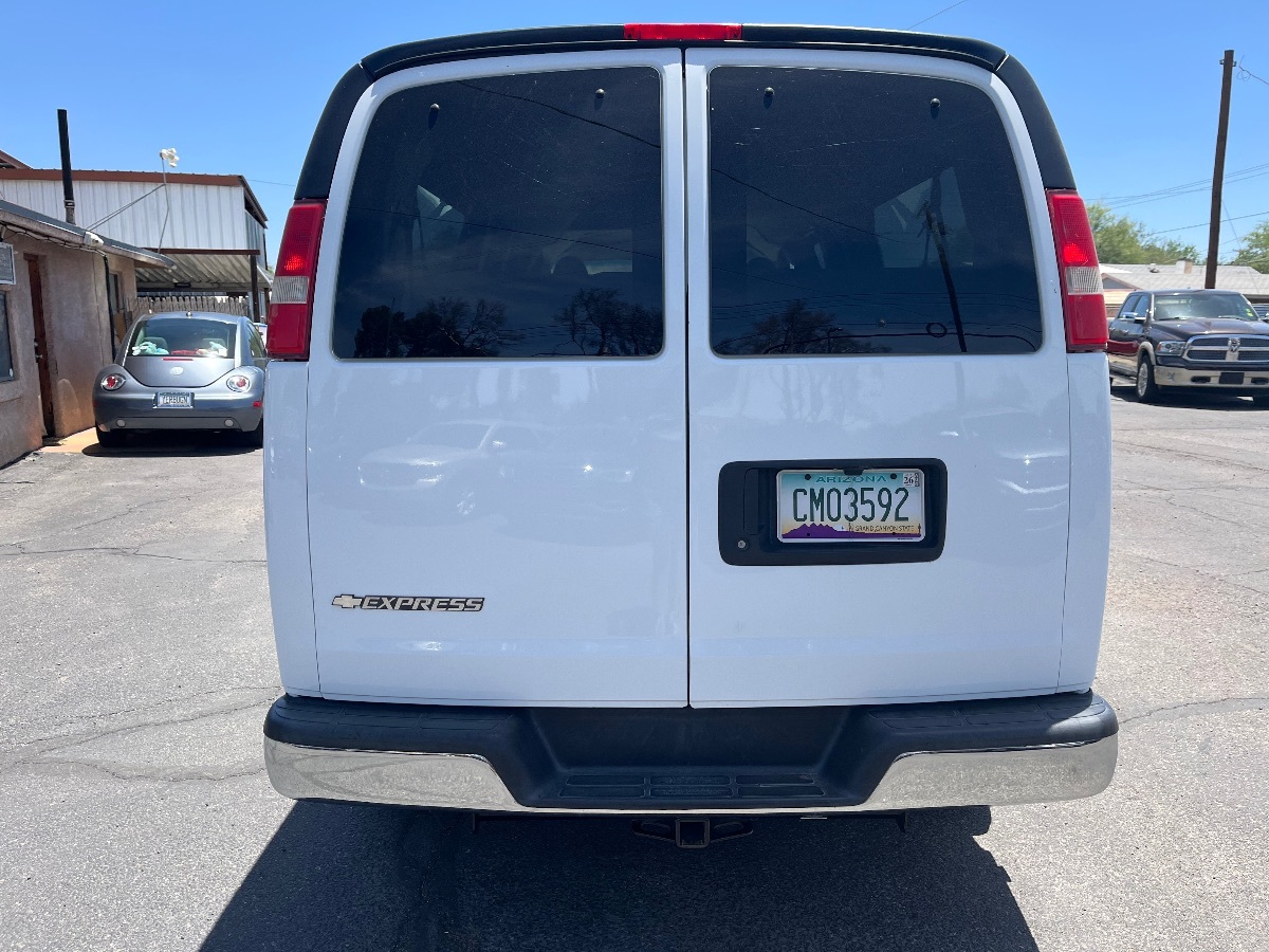 2017 Chevrolet Express Passenger LS - Photo 8