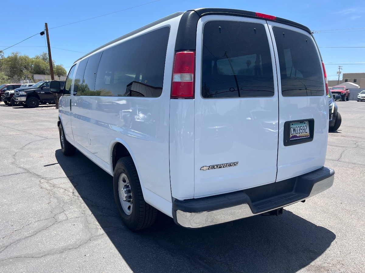 2017 Chevrolet Express Passenger LS - Photo 9