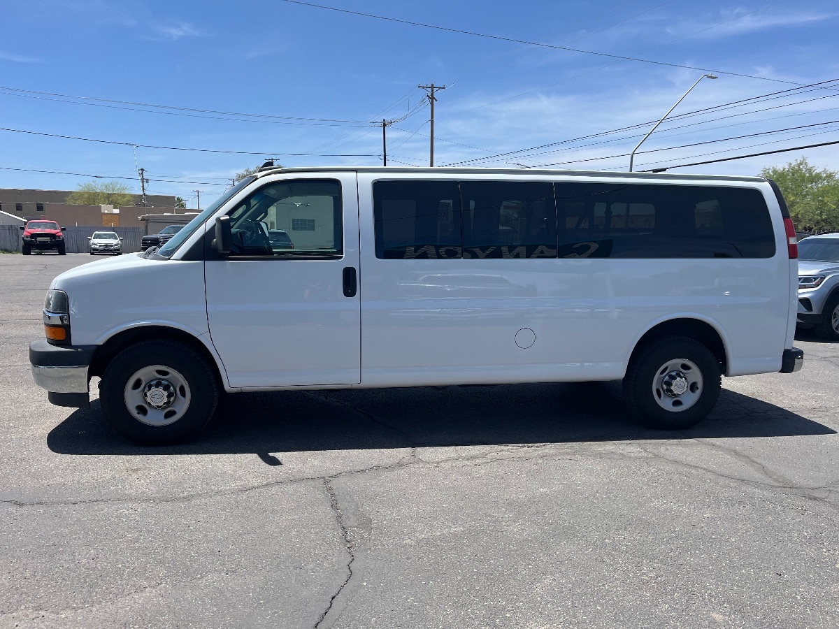 2017 Chevrolet Express Passenger LS - Photo 11