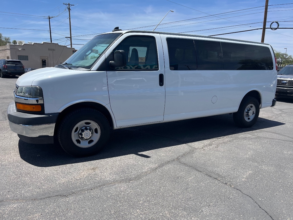 2017 Chevrolet Express Passenger LS - Photo 12