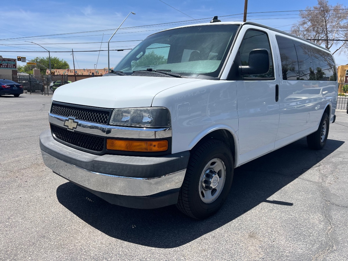 2017 Chevrolet Express Passenger LS - Photo 13
