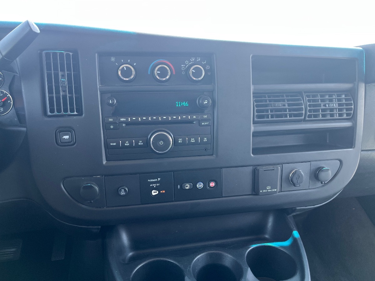 2017 Chevrolet Express Passenger LS - Photo 15