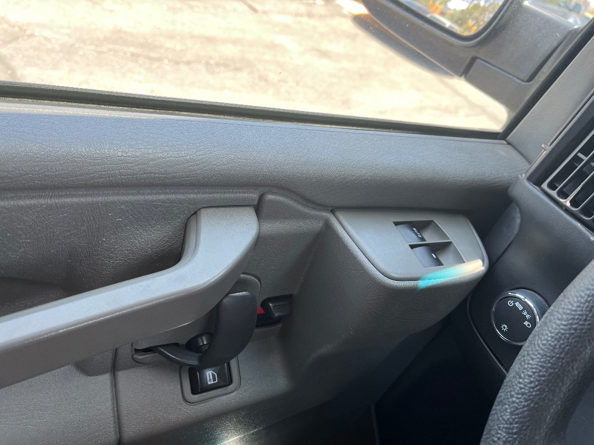 2017 Chevrolet Express Passenger LS - Photo 21