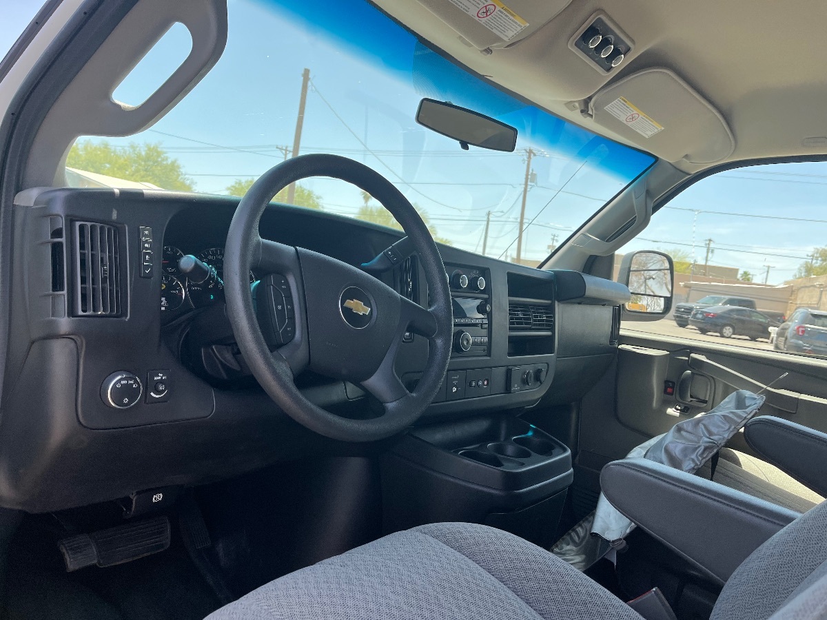 2017 Chevrolet Express Passenger LS - Photo 23
