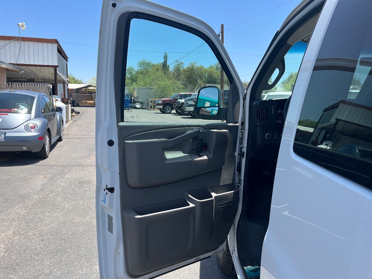 2017 Chevrolet Express Passenger LS - Photo 25
