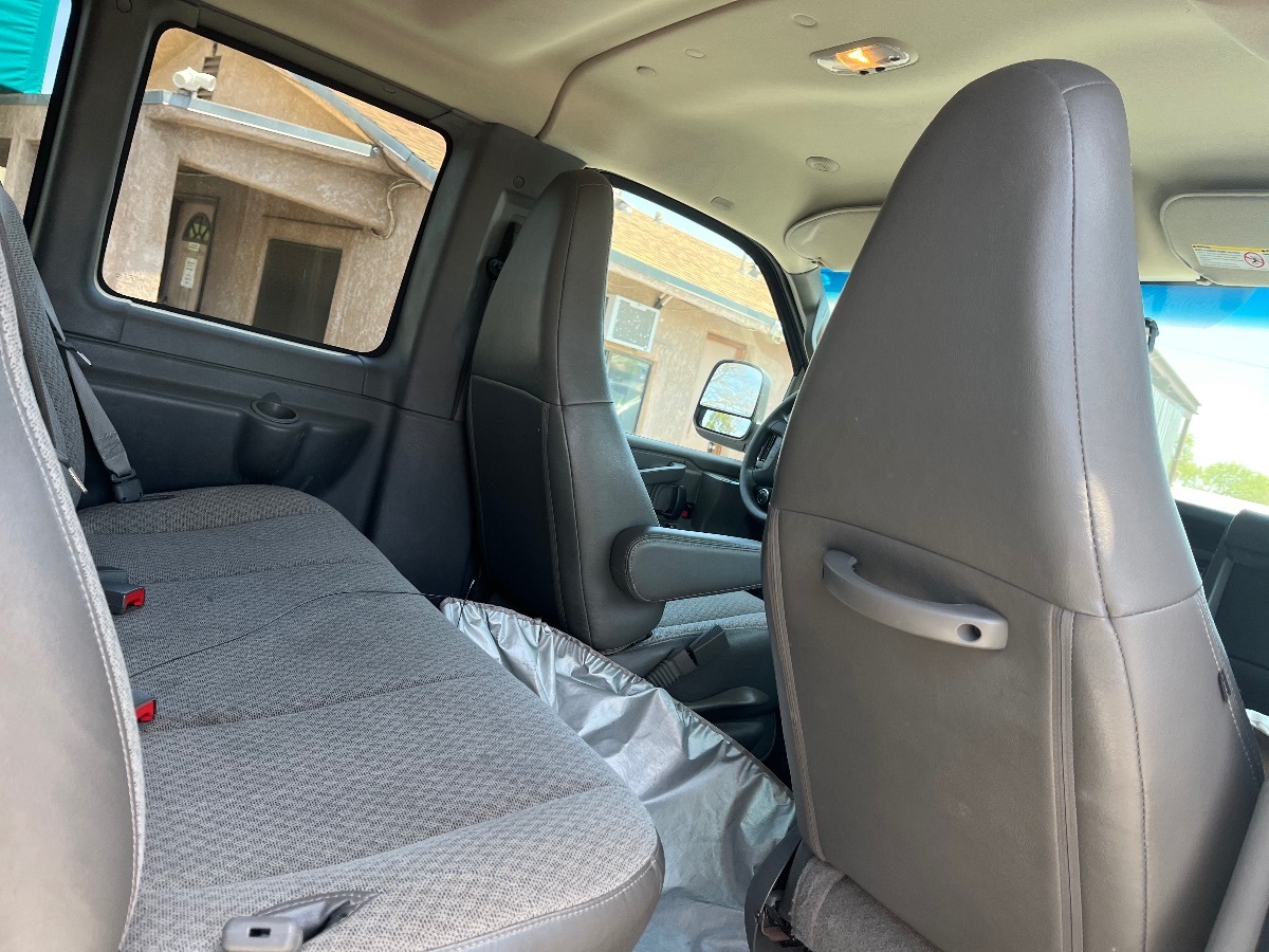 2017 Chevrolet Express Passenger LS - Photo 27