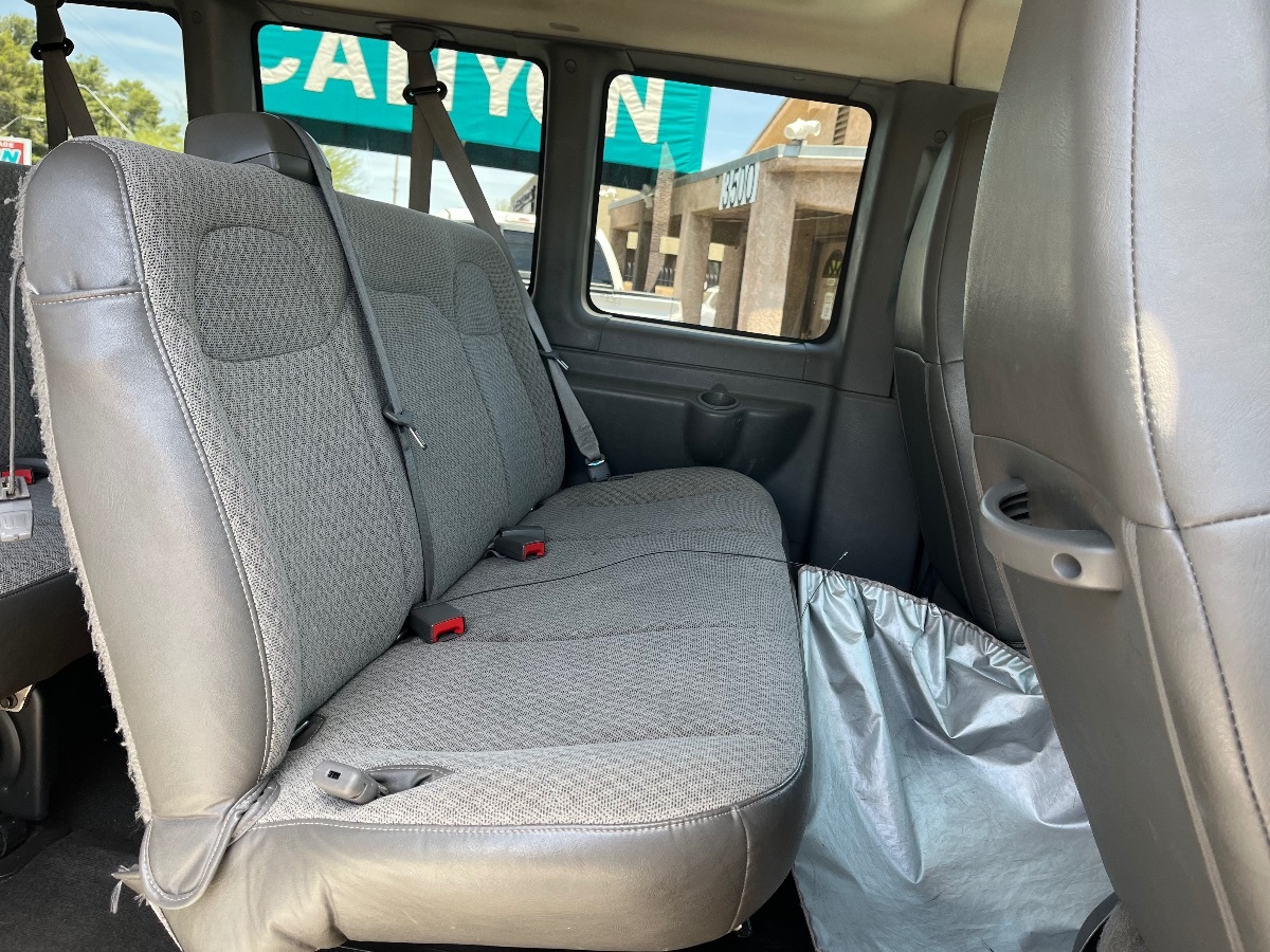 2017 Chevrolet Express Passenger LS - Photo 28