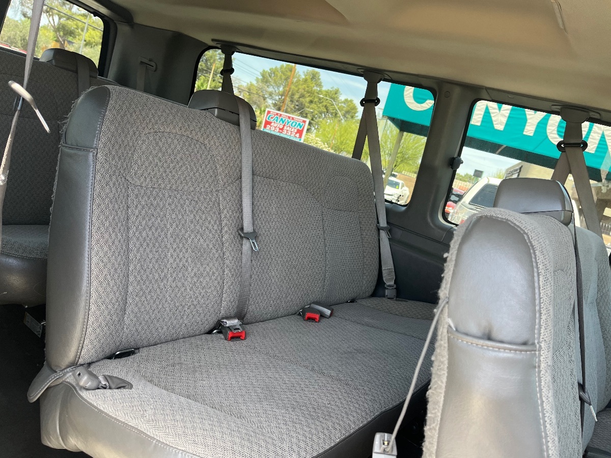 2017 Chevrolet Express Passenger LS - Photo 29