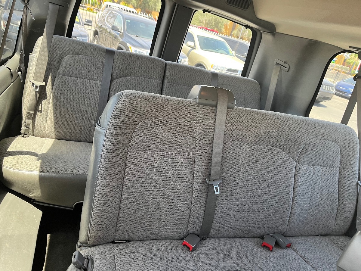 2017 Chevrolet Express Passenger LS - Photo 30