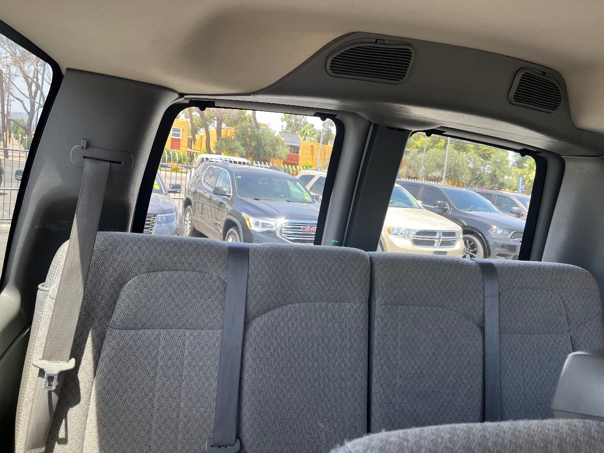 2017 Chevrolet Express Passenger LS - Photo 31