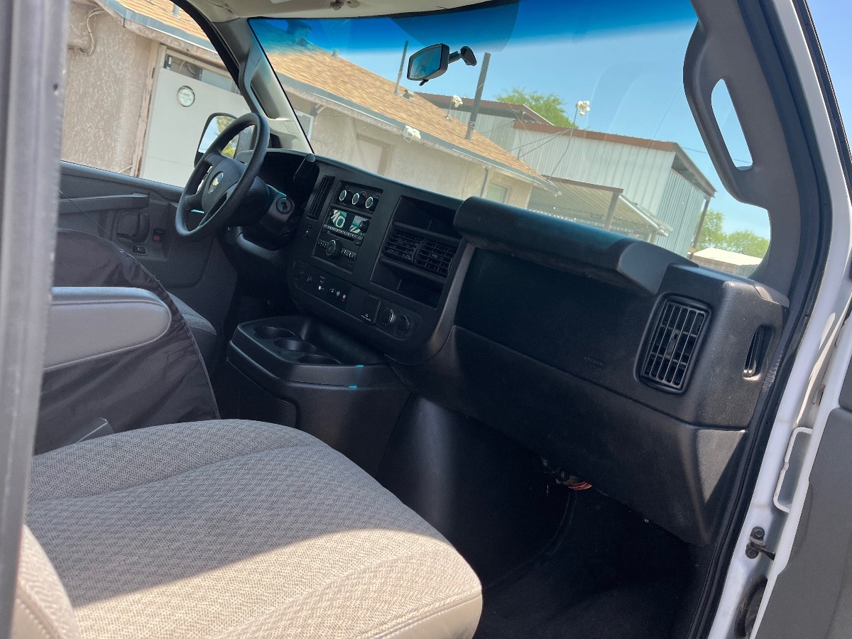 2017 Chevrolet Express Passenger LS - Photo 33