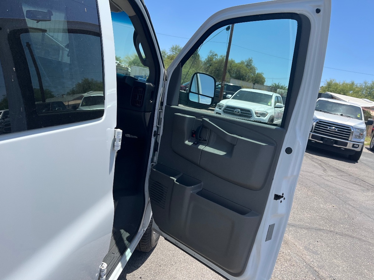 2017 Chevrolet Express Passenger LS - Photo 35
