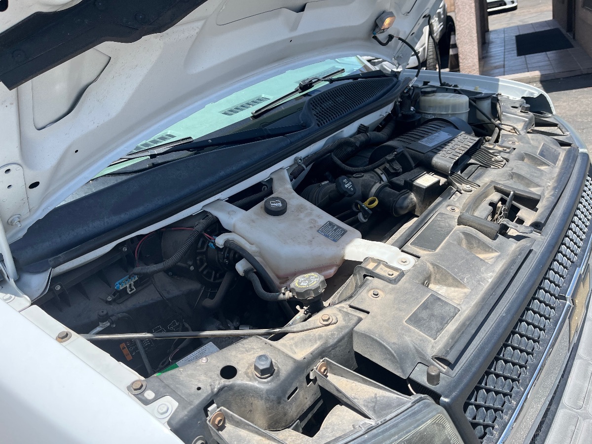 2017 Chevrolet Express Passenger LS - Photo 37