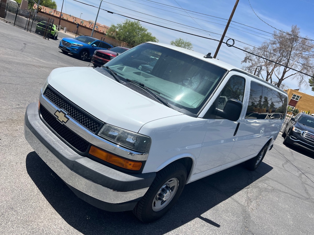 2017 Chevrolet Express Passenger LS - Photo 43