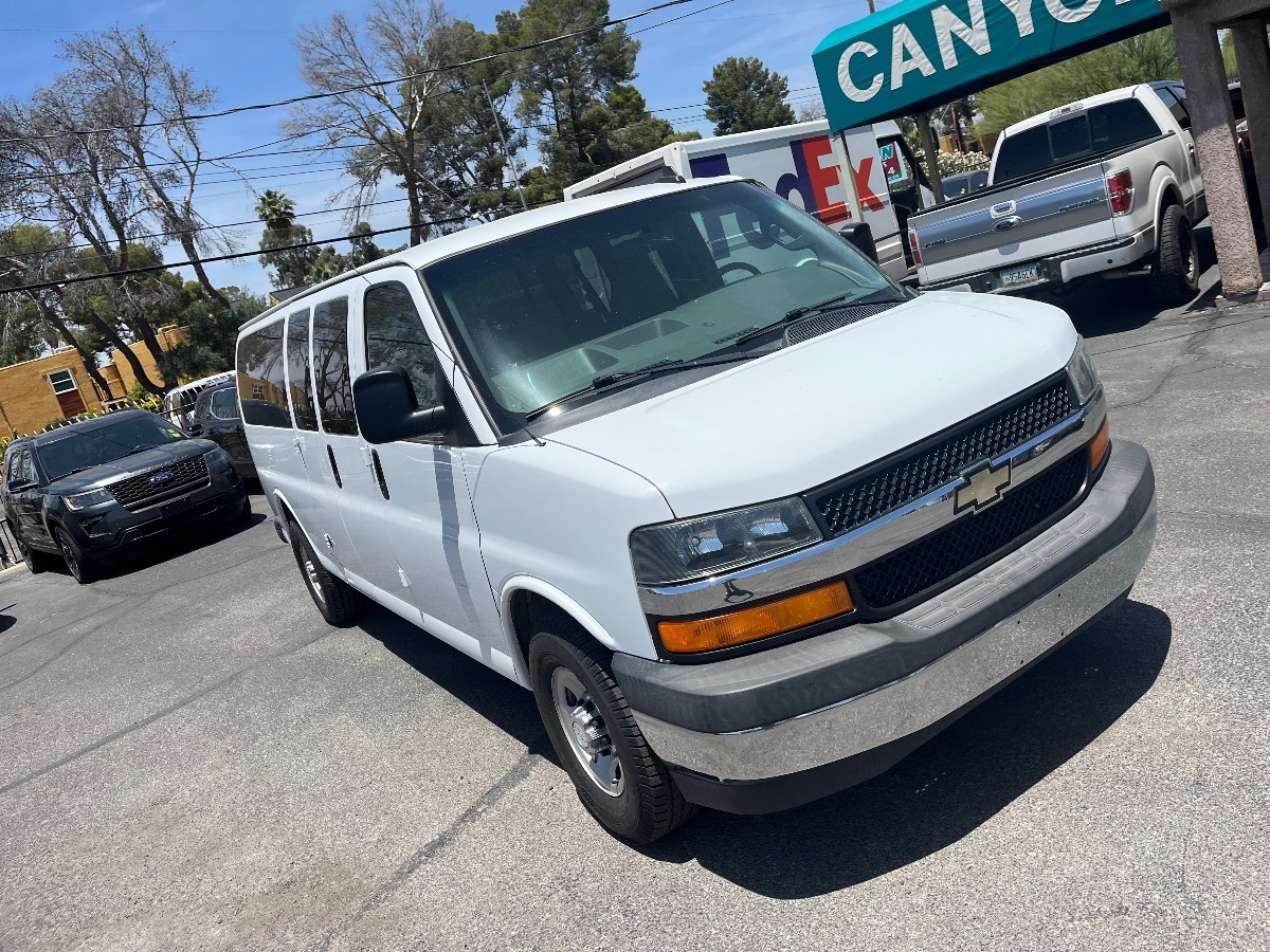 2017 Chevrolet Express Passenger LS - Photo 45