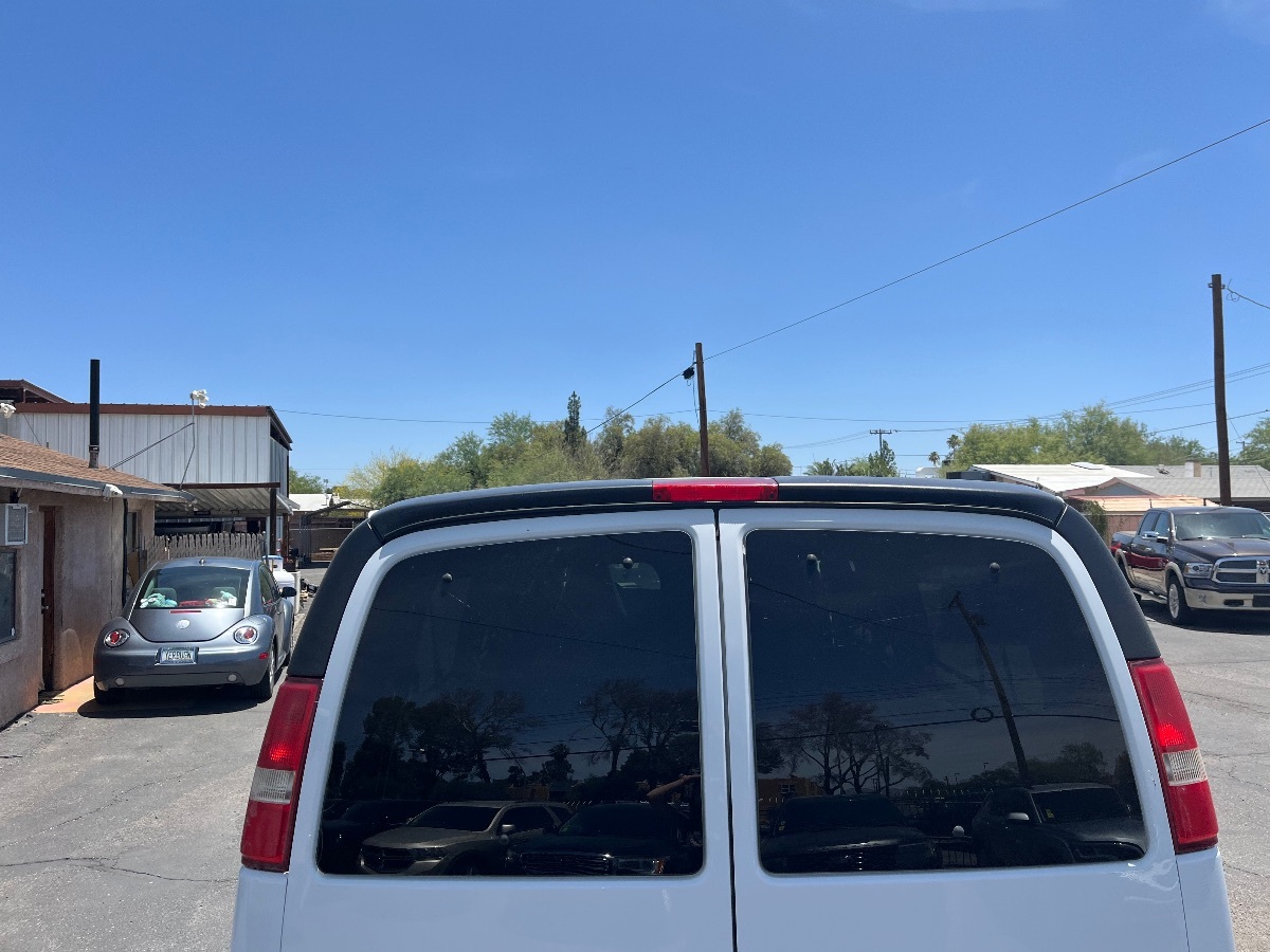 2017 Chevrolet Express Passenger LS - Photo 47