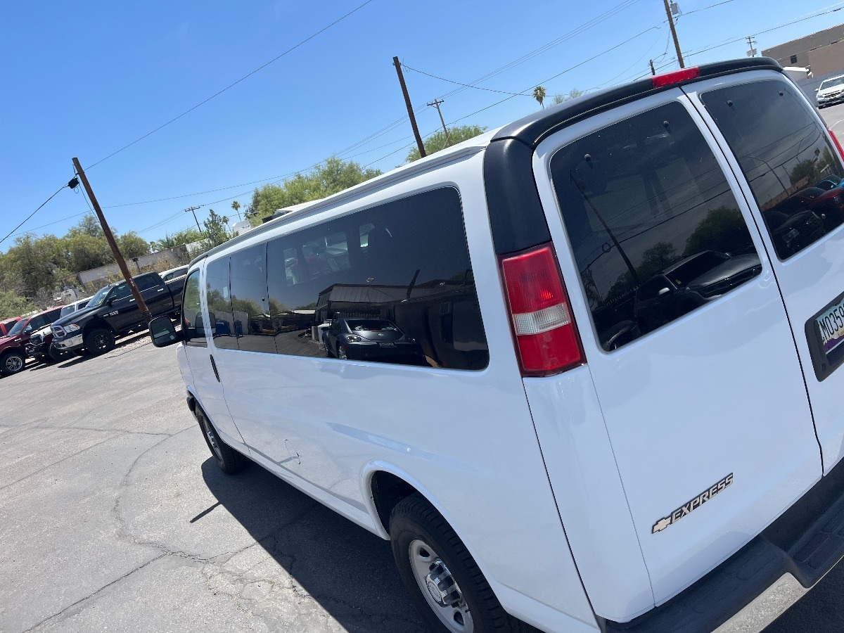 2017 Chevrolet Express Passenger LS - Photo 48