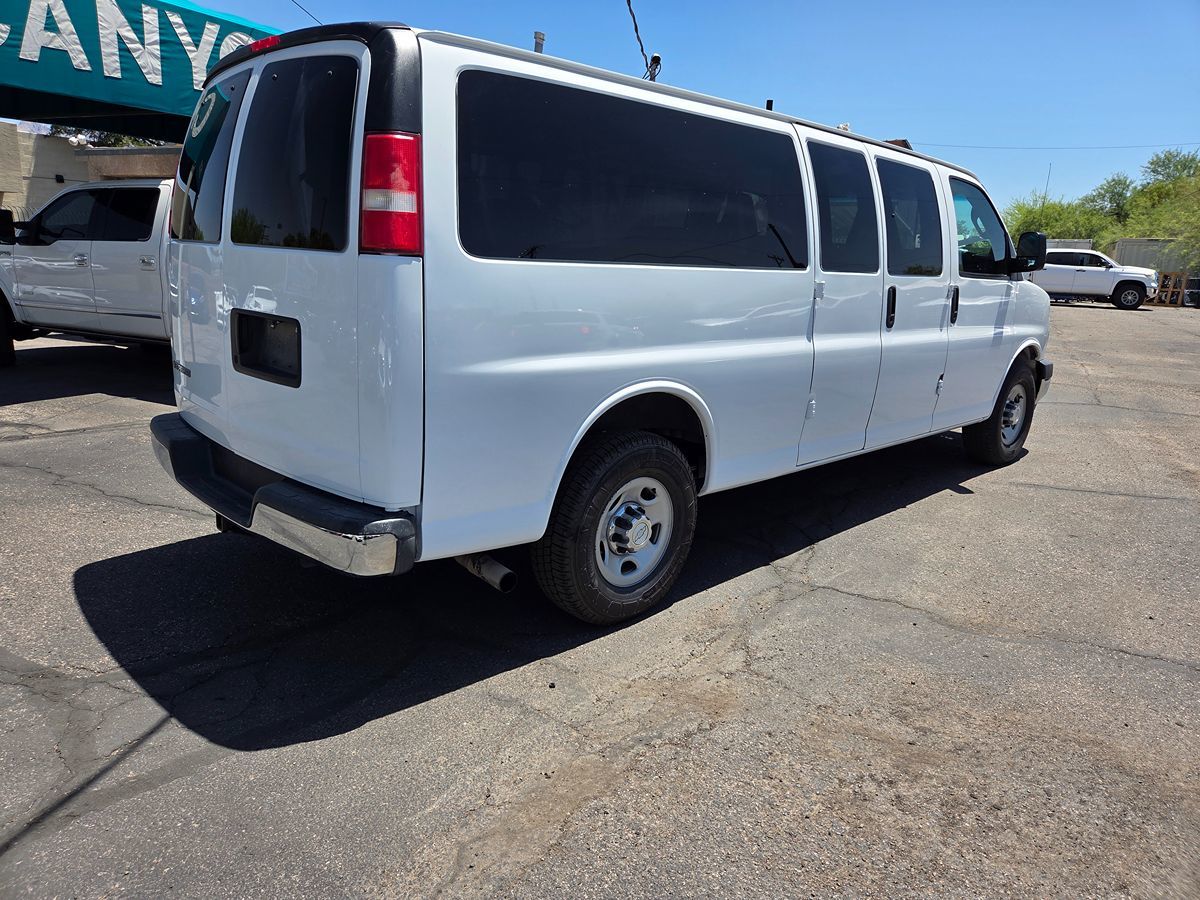 2017 Chevrolet Express Passenger LS - Photo 6