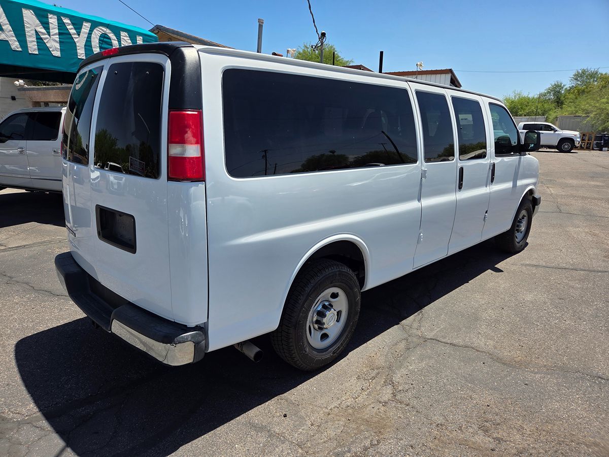 2017 Chevrolet Express Passenger LS - Photo 7
