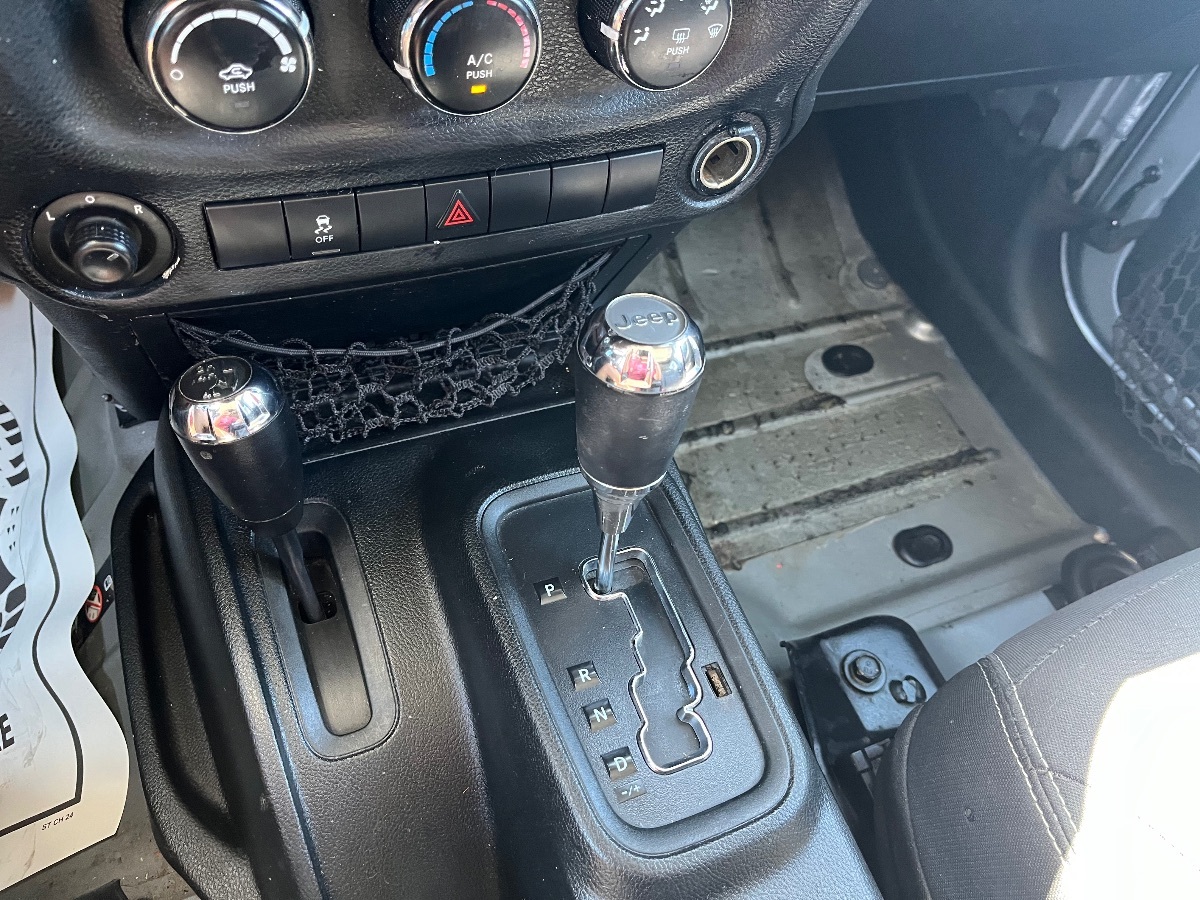 2018 Jeep Wrangler JK Unlimited Sahara - Photo 15