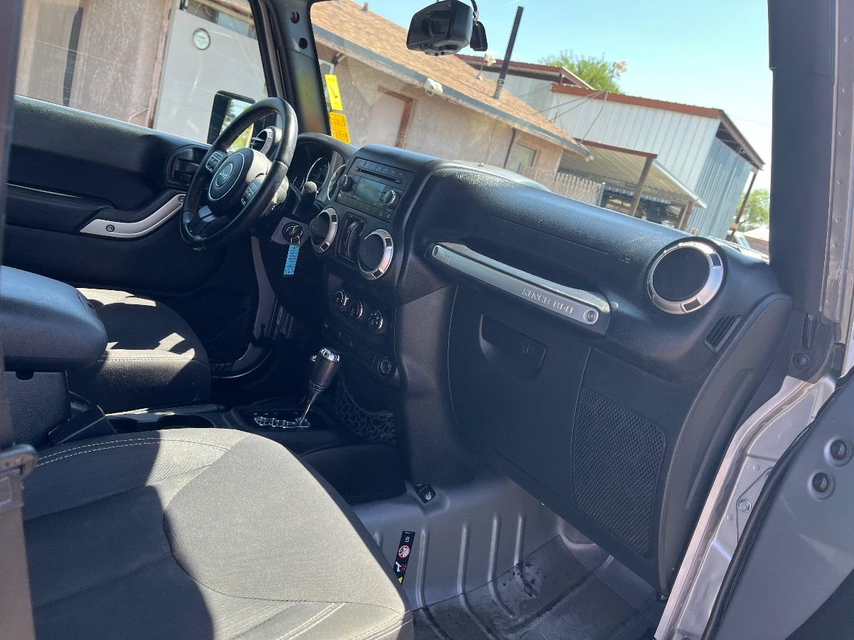 2018 Jeep Wrangler JK Unlimited Sahara - Photo 32